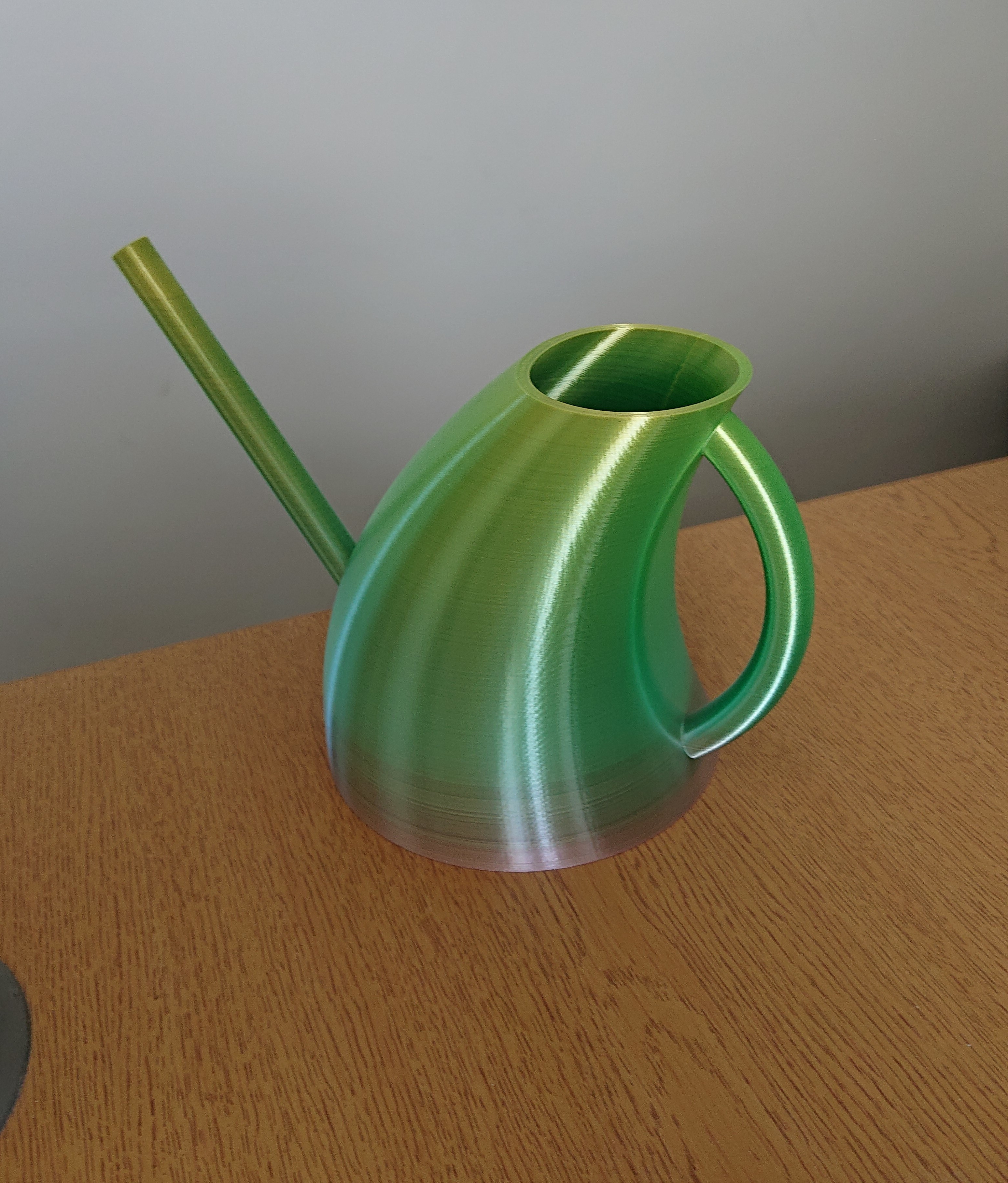 Free STL file Curvy Indoor Watering Can・3D printable design to download